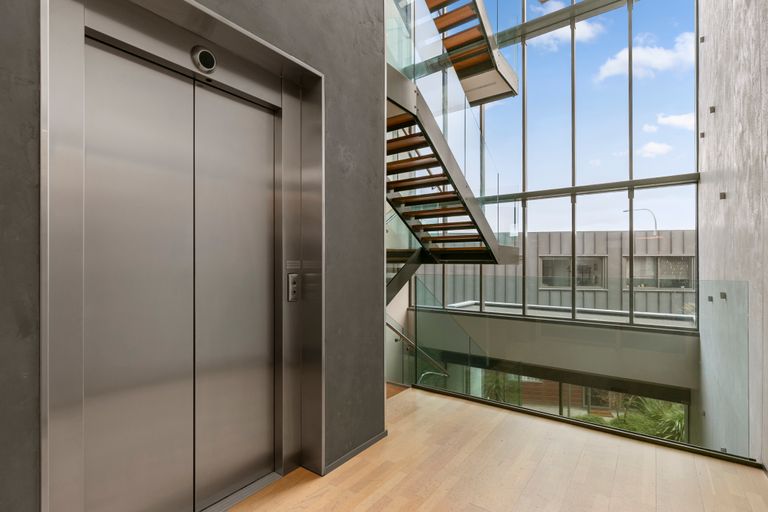 Photo of property in Patent 326 Apartments, 326 Evans Bay Parade, Hataitai, Wellington, 6021