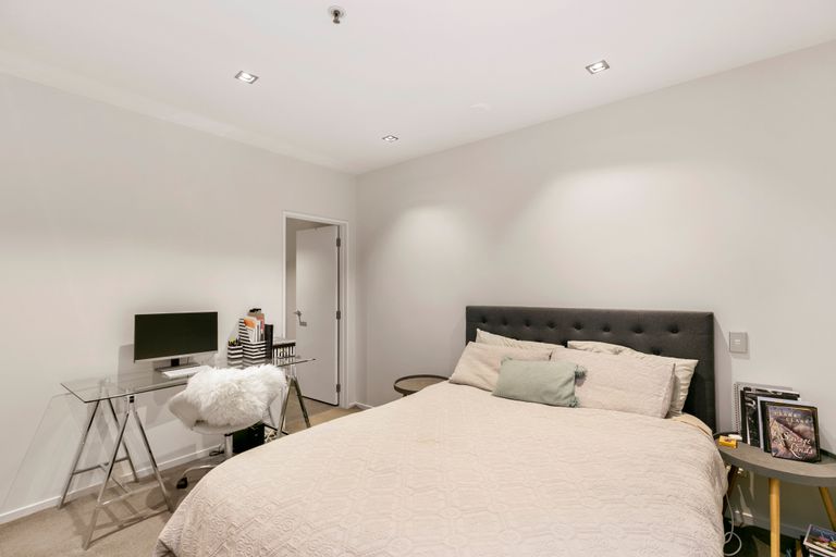 Photo of property in Patent 326 Apartments, 326 Evans Bay Parade, Hataitai, Wellington, 6021
