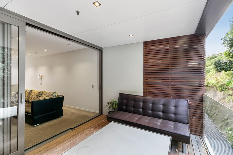 Photo of property in Patent 326 Apartments, 326 Evans Bay Parade, Hataitai, Wellington, 6021