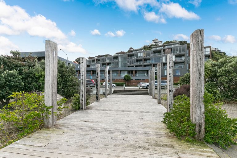 Photo of property in Patent 326 Apartments, 326 Evans Bay Parade, Hataitai, Wellington, 6021