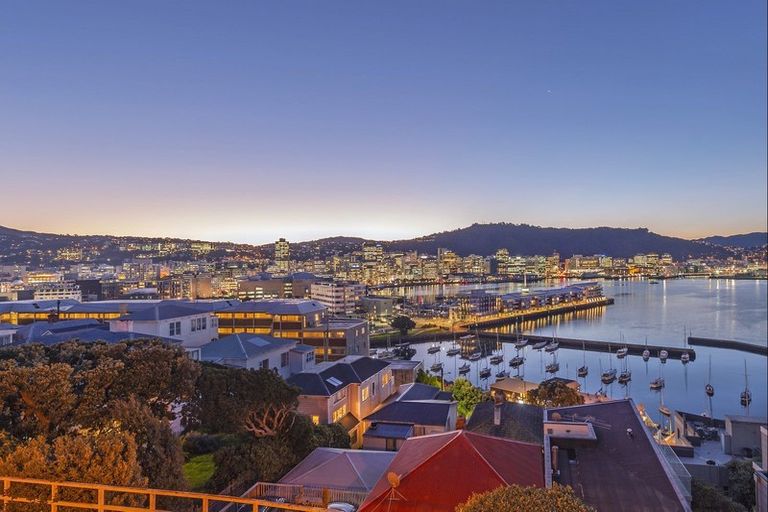 Photo of property in 18 Mcfarlane Street, Mount Victoria, Wellington, 6011