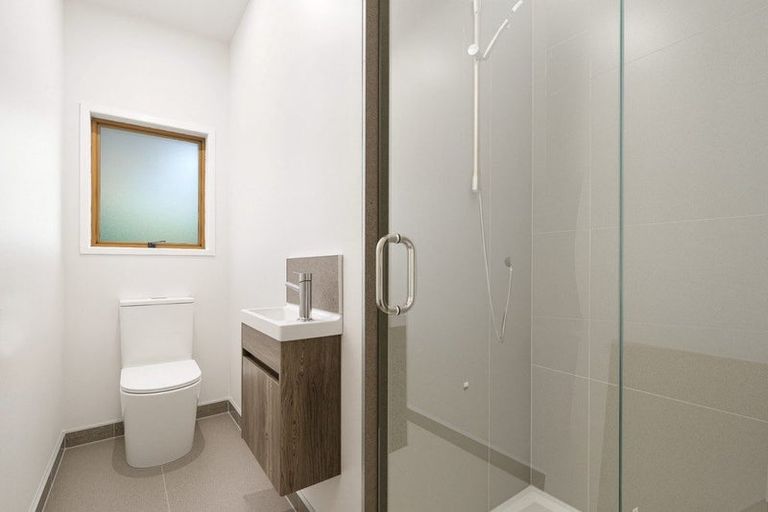 Photo of property in 35d Edmonton Road, Henderson, Auckland, 0612