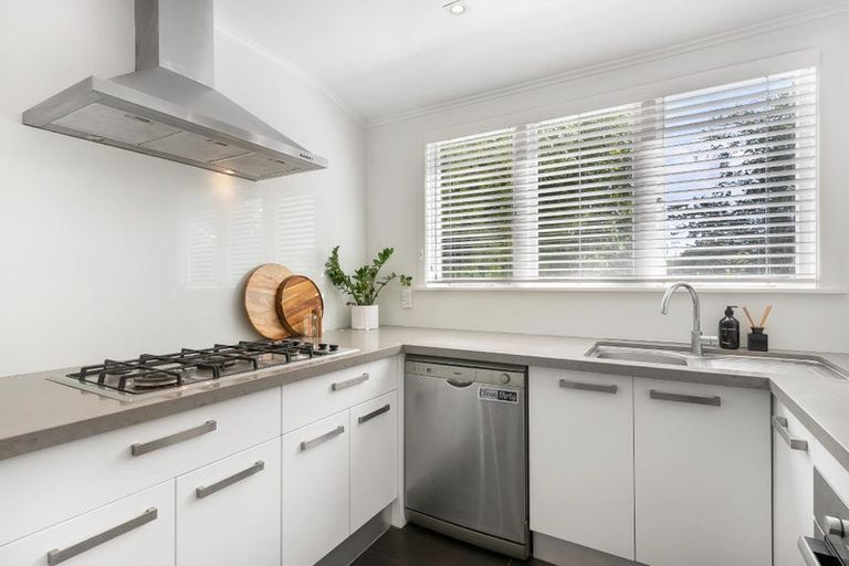 Photo of property in 40 Paragon Avenue, Beach Haven, Auckland, 0626
