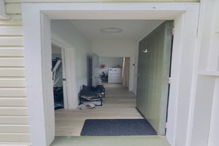 Photo of property in 1/72 Derwent Street, Island Bay, Wellington, 6023