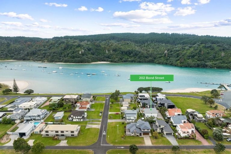 Photo of property in 202 Bond Street, Whangamata, 3620