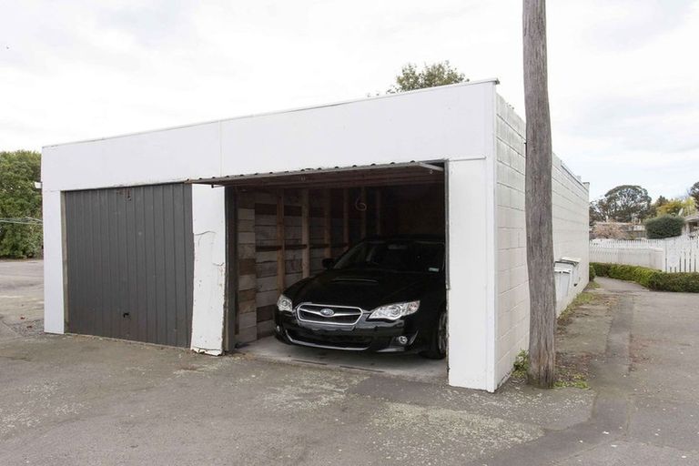 Photo of property in 2/9 Curletts Road, Sockburn, Christchurch, 8042