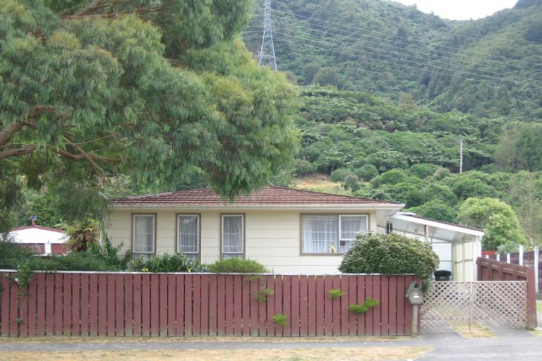 Photo of property in 2/208 California Drive, Totara Park, Upper Hutt, 5018