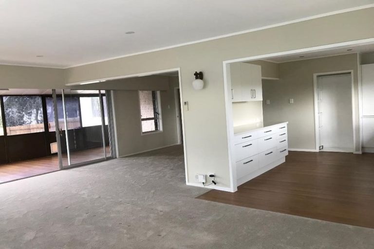 Photo of property in 1/37 Elliott Avenue, Bayview, Auckland, 0629