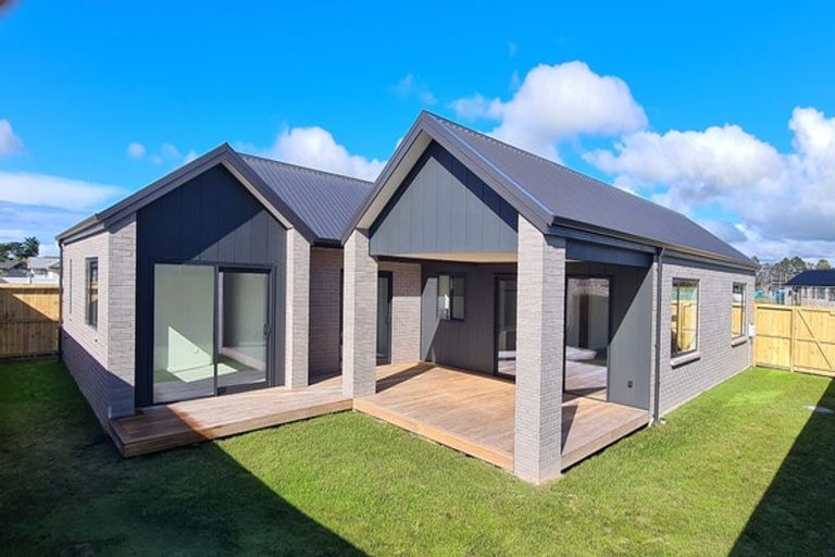 Photo of property in 110 Kaurinui Crescent, One Tree Point, 0118