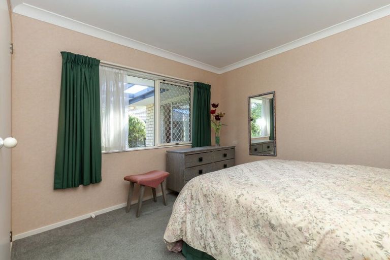 Photo of property in 2 Crown Hill, Paraparaumu, 5032