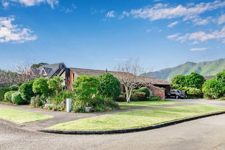 Photo of property in 1 Manu Grove, Waikanae, 5036