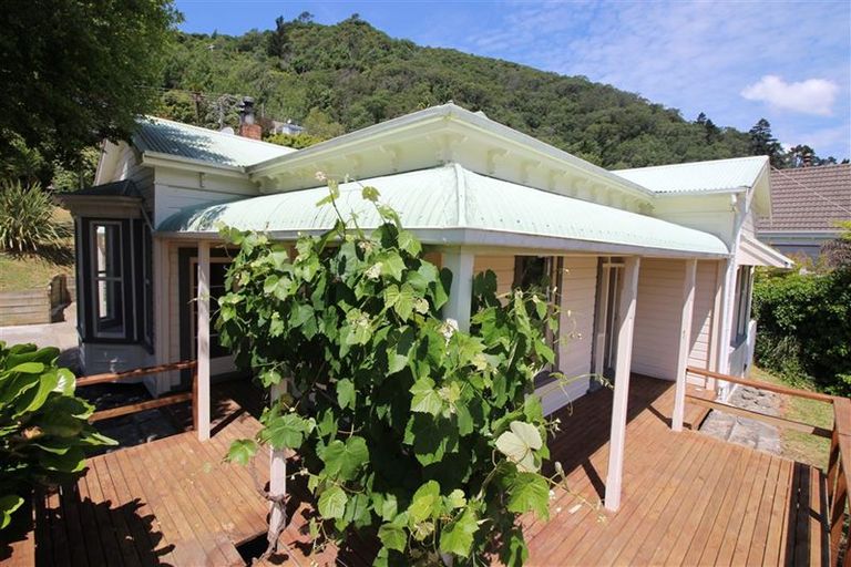 Photo of property in 125 Wellington Street, Picton, 7220