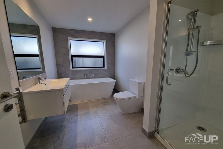 Photo of property in 35 Lumbarda Drive, Kumeu, 0810