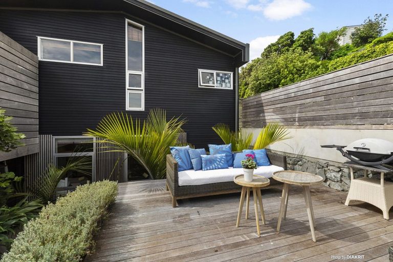 Photo of property in 6 Zaida Way, Maupuia, Wellington, 6022