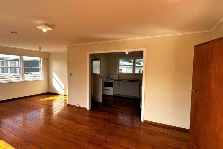 Photo of property in 44 Tiraumea Drive, Pakuranga, Auckland, 2010