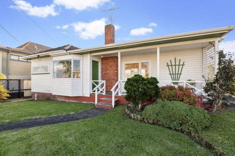 Photo of property in 1/5 Argyle Terrace, Milford, Auckland, 0620