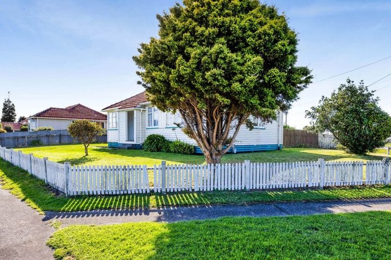 Photo of property in 2 Waihi Road, Hawera, 4610
