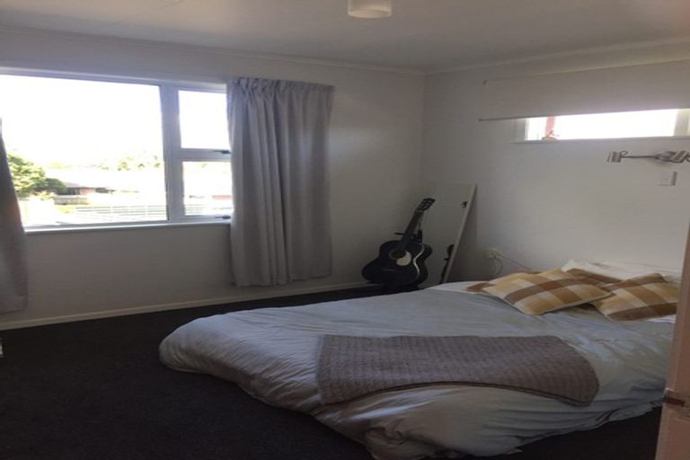 Photo of property in 2a Ruamahanga Crescent, Terrace End, Palmerston North, 4410