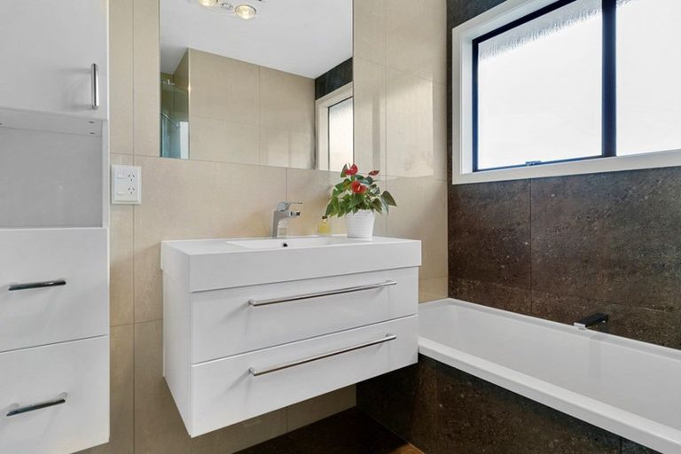 Photo of property in 381 Welcome Bay Road, Welcome Bay, Tauranga, 3112