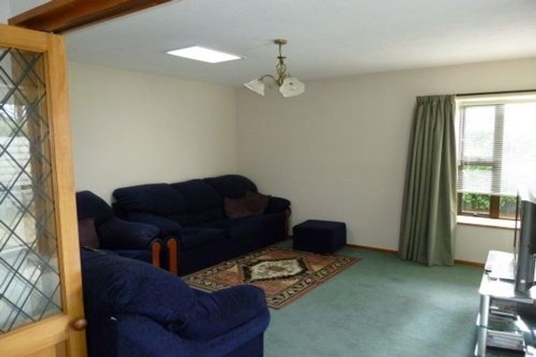 Photo of property in 1/251 Memorial Avenue, Burnside, Christchurch, 8053