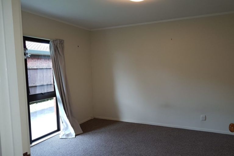 Photo of property in 112 Hutchinsons Road, Bucklands Beach, Auckland, 2014