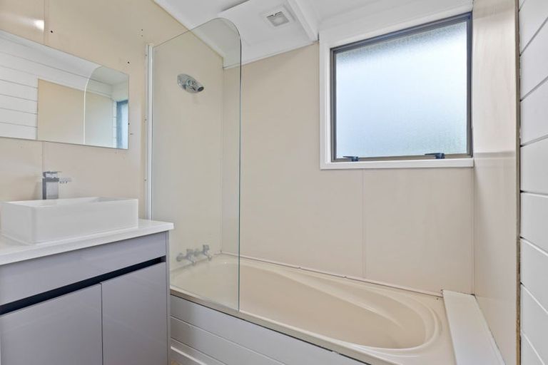 Photo of property in 2/12 Christmas Road, Manurewa, Auckland, 2102