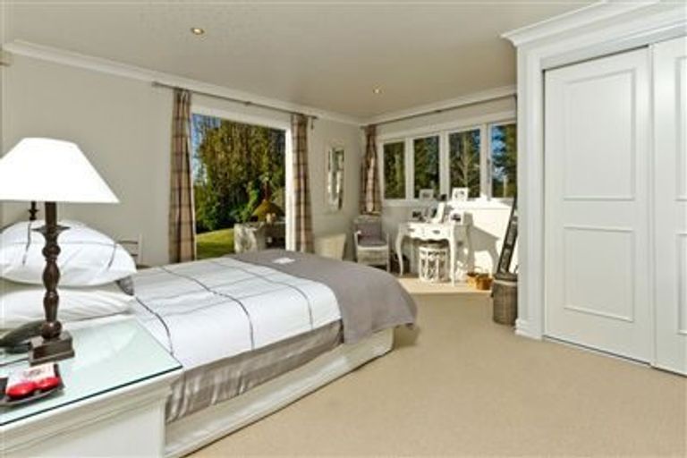 Photo of property in 13 Eastvale Close, Greenhithe, Auckland, 0632