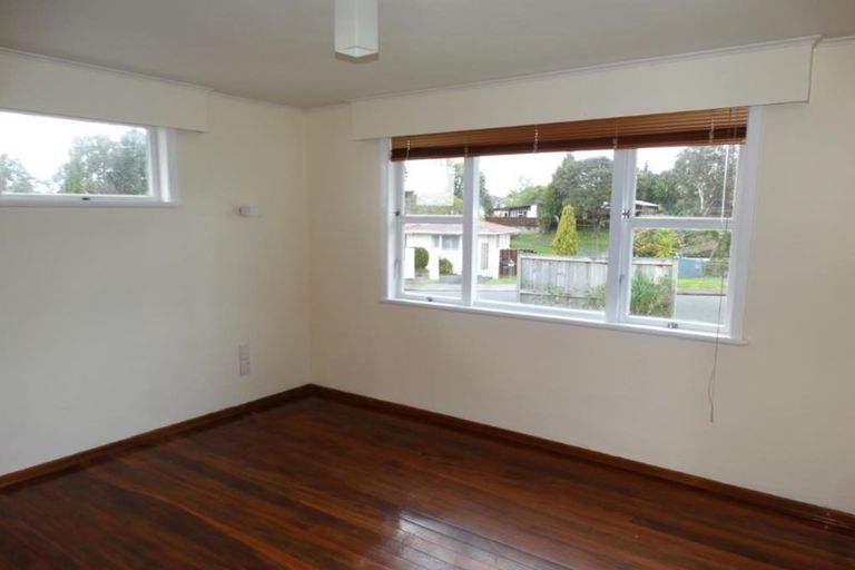 Photo of property in 22 Cron Avenue, Te Atatu South, Auckland, 0610