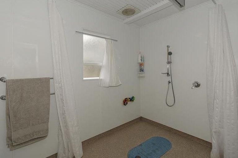 Photo of property in 42 Glendene Avenue, Glendene, Auckland, 0602