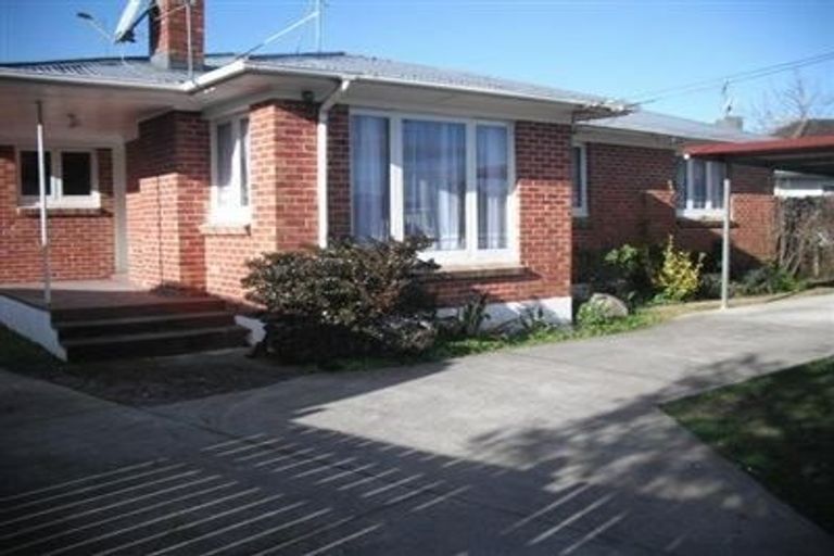 Photo of property in 24 Sutton Crescent, Papakura, 2110