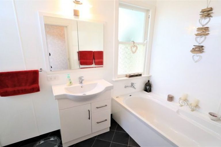 Photo of property in 17 Thynne Street, Foxton, 4814