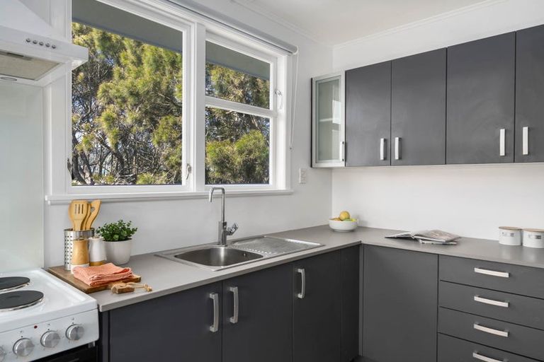 Photo of property in 33 Castor Crescent, Cannons Creek, Porirua, 5024