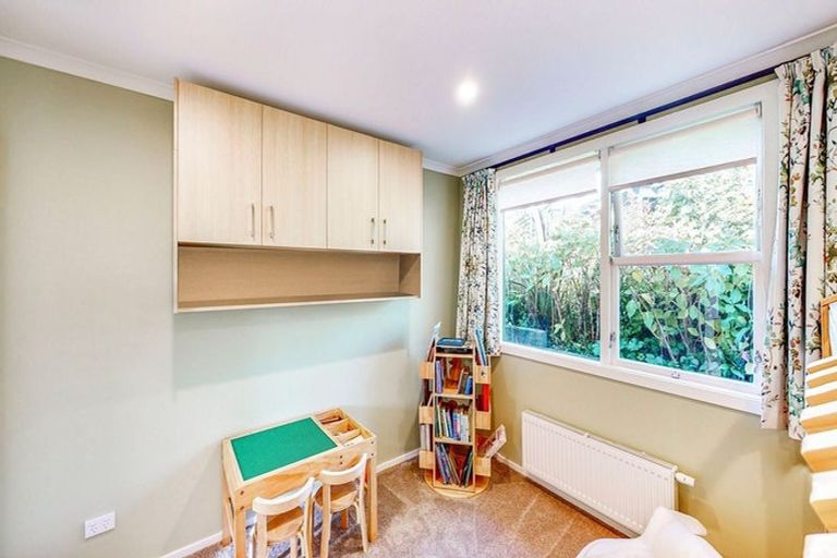 Photo of property in 26 Doris Gordon Crescent, Crofton Downs, Wellington, 6035