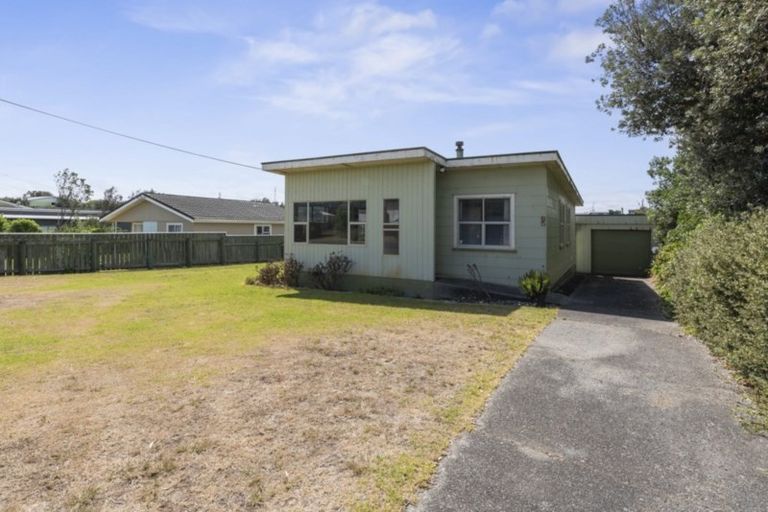 Photo of property in 32 Rua Avenue, Waitarere Beach, Levin, 5510