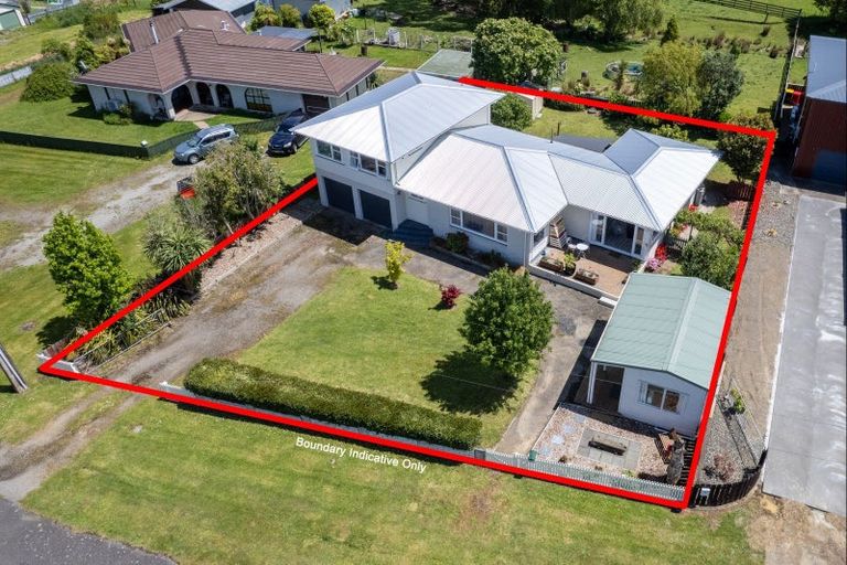 Photo of property in 77 Fergusson Street, Woodville, 4920