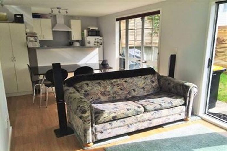 Photo of property in 124 Taylor Terrace, Tawa, Wellington, 5028