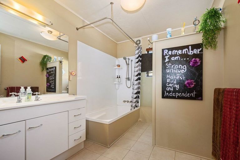 Photo of property in 10 Urquhart Place, Fairy Springs, Rotorua, 3015