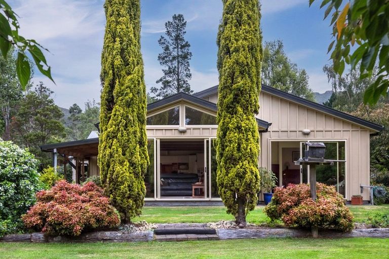 Photo of property in 1789 State Highway 2, Kaitoke, Upper Hutt, 5018