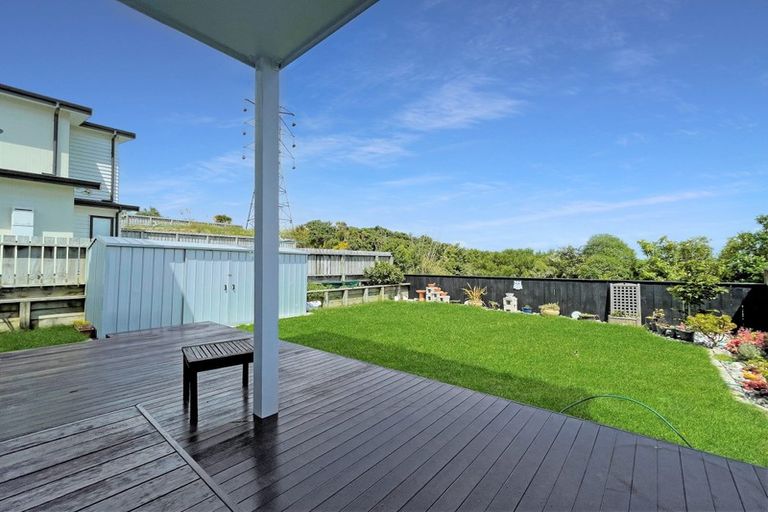 Photo of property in 16 Cedarwood Street, Woodridge, Wellington, 6037