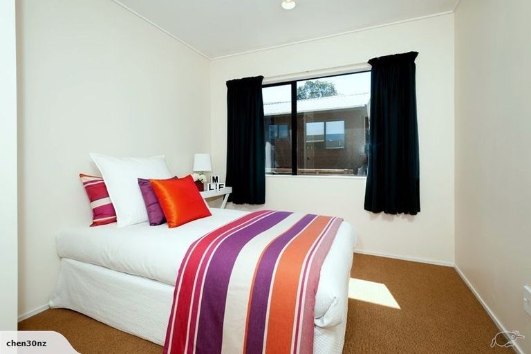 Photo of property in 52 Carlisle Road, Browns Bay, Auckland, 0630