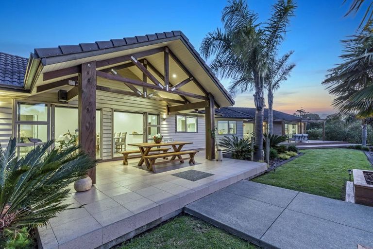 Photo of property in 127 Vaughans Road, Okura, Albany, 0792