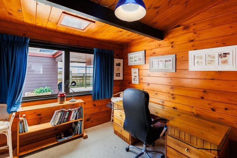 Photo of property in 5 Fernwood Place, Fitzherbert, Palmerston North, 4410