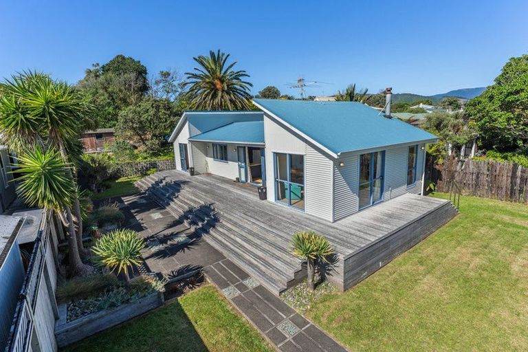 Photo of property in 17 Hona Street, Waikanae Beach, Waikanae, 5036