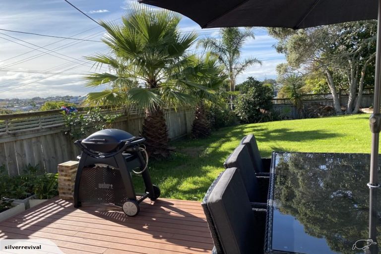 Photo of property in 1/16 Stanley Road, Glenfield, Auckland, 0629