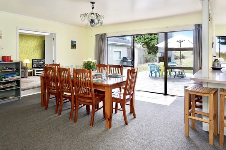 Photo of property in 129 Pukehina Parade, Pukehina, 3189