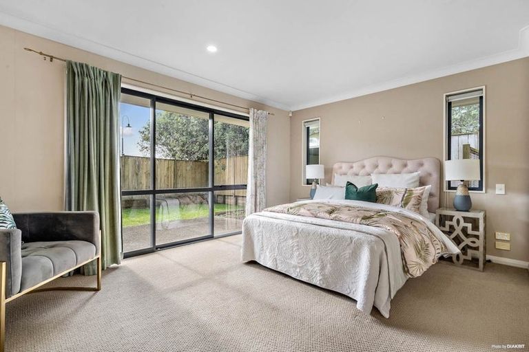 Photo of property in 16 Breon Place, Flat Bush, Auckland, 2016