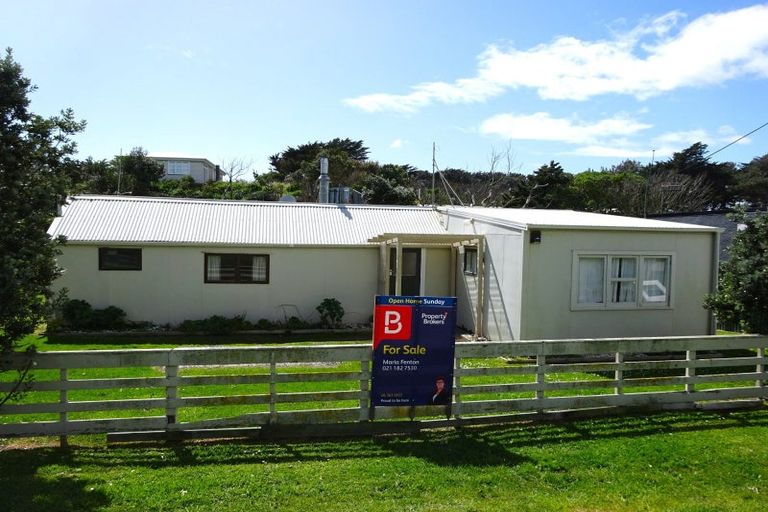 Photo of property in 21 Dewe Terrace, Foxton Beach, Foxton, 4815