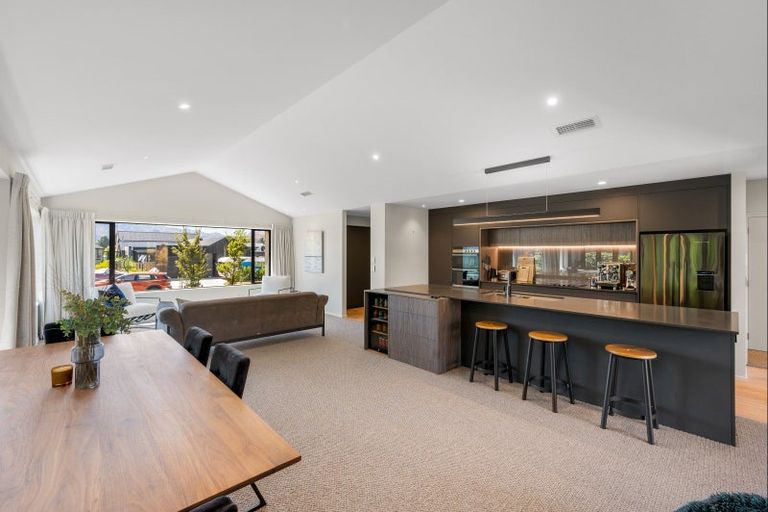 Photo of property in 19 Obelisk Street, Wanaka, 9305