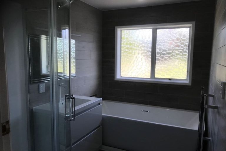 Photo of property in 22 Hartley Terrace, Massey, Auckland, 0614