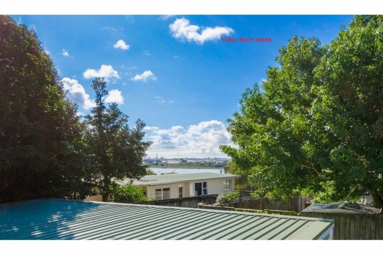 Photo of property in 2/3 Talavera Place, Te Atatu South, Auckland, 0602